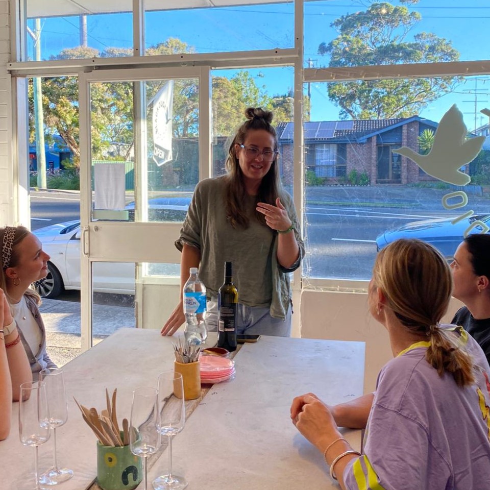 Elissa Ashcroft teaching membership classes - clay handbuilding